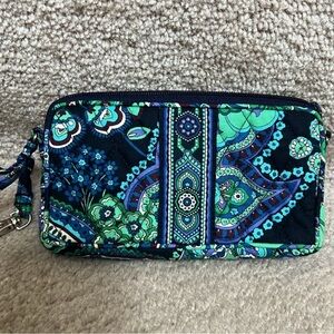 Vera Bradley Wristlet. EUC. Vibrant Greens & Blues